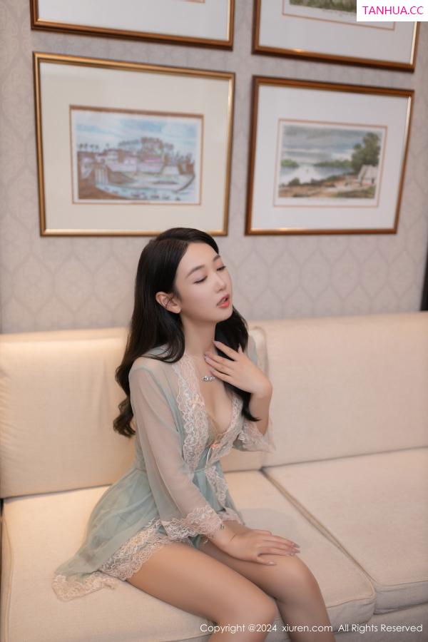 唐安琪  [XiuRen]高清写真图 2024.08.26 No.9069 唐安琪 丝袜美腿第4张图片